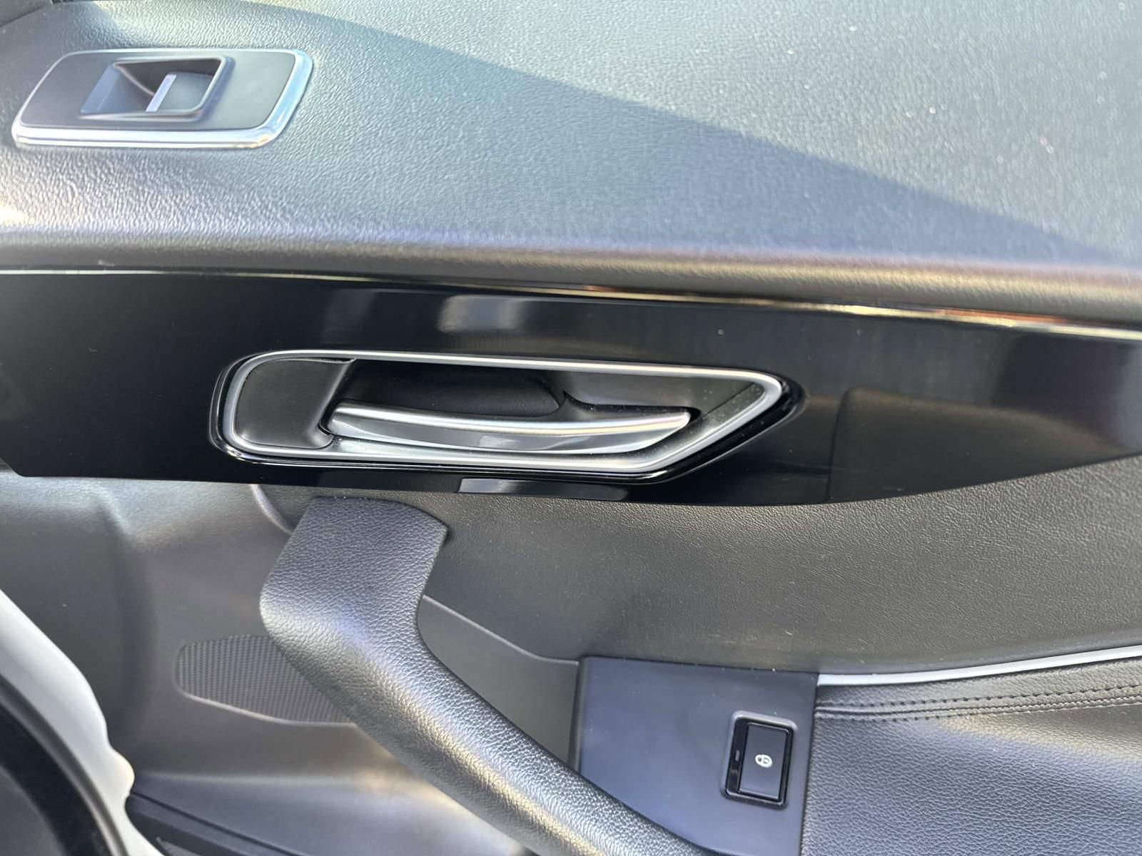 Used 2020 Jaguar F-PACE Premium image 15