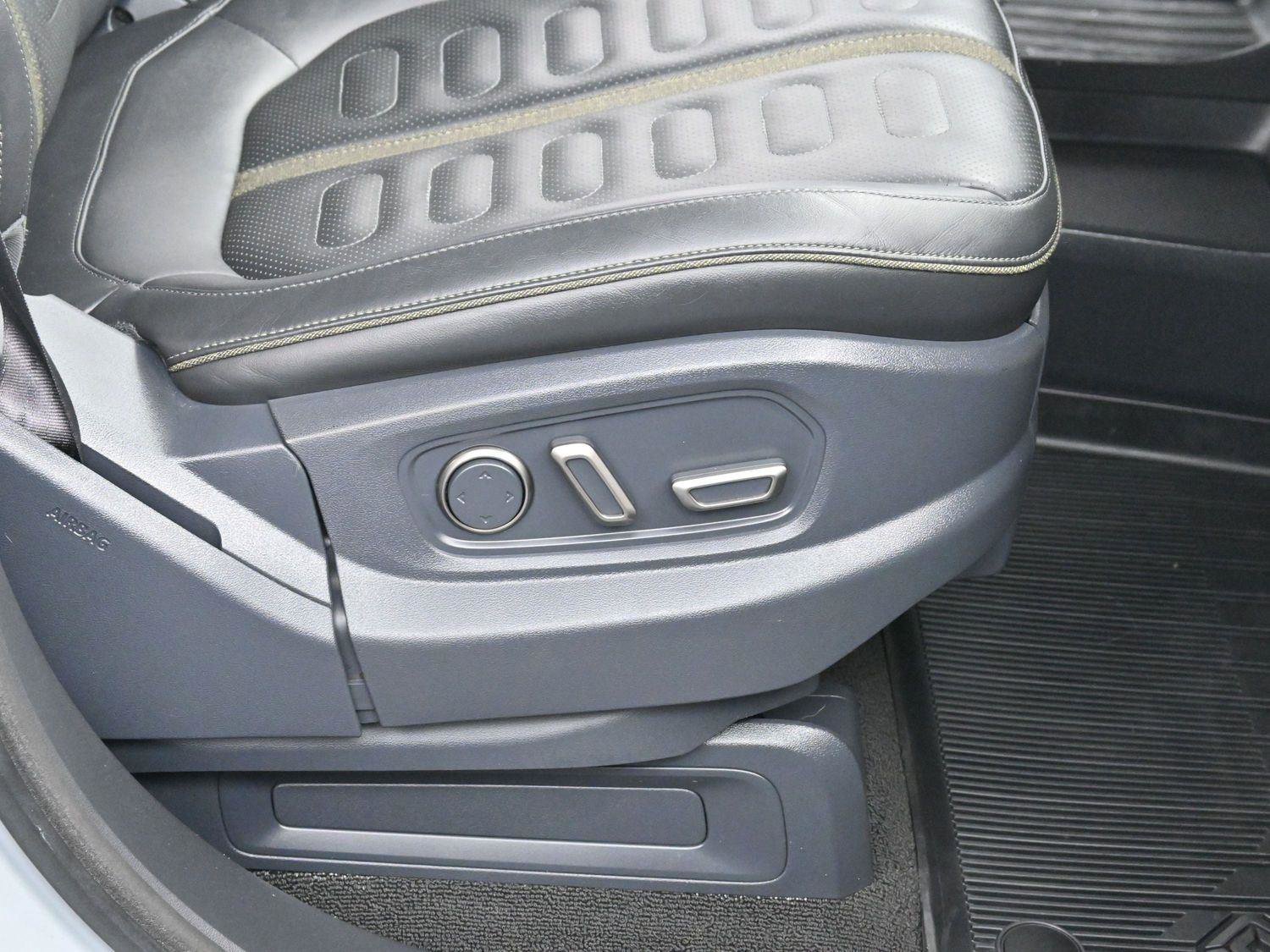 Used 2022 Rivian R1T Adventure image 26