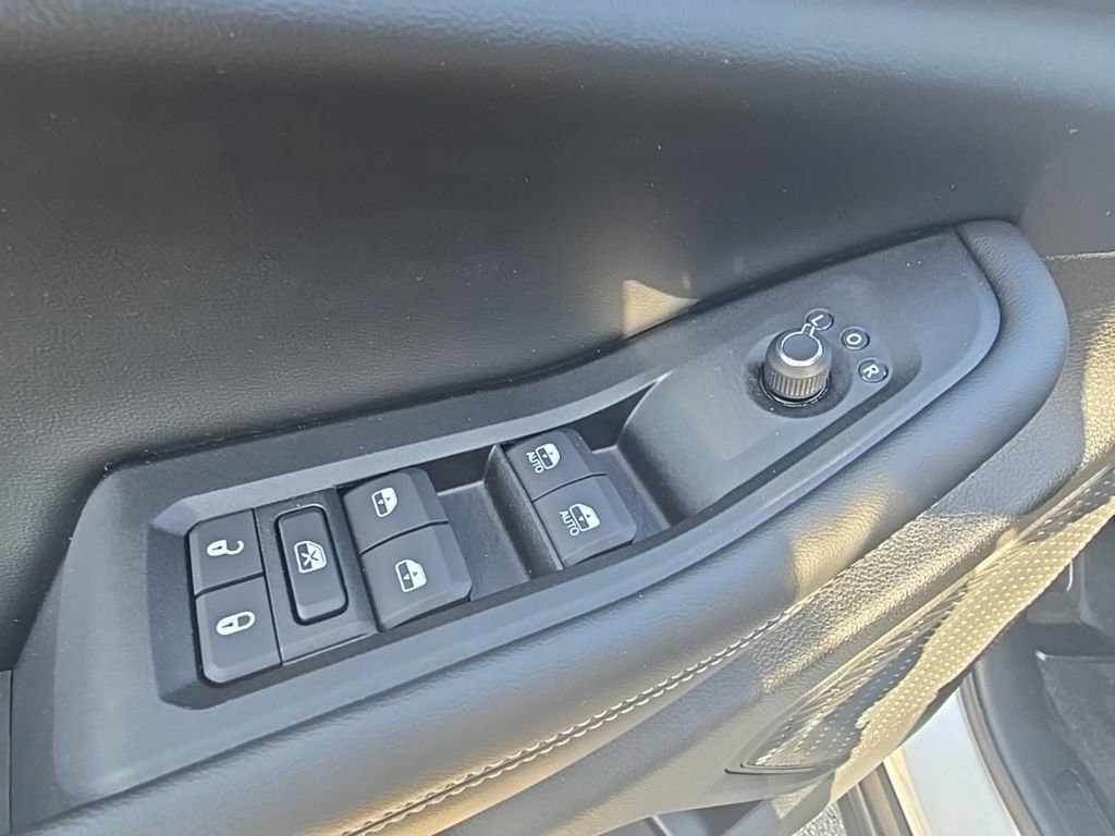 Used 2024 Jeep Grand Cherokee Limited w/ Black Appearance Package image 14