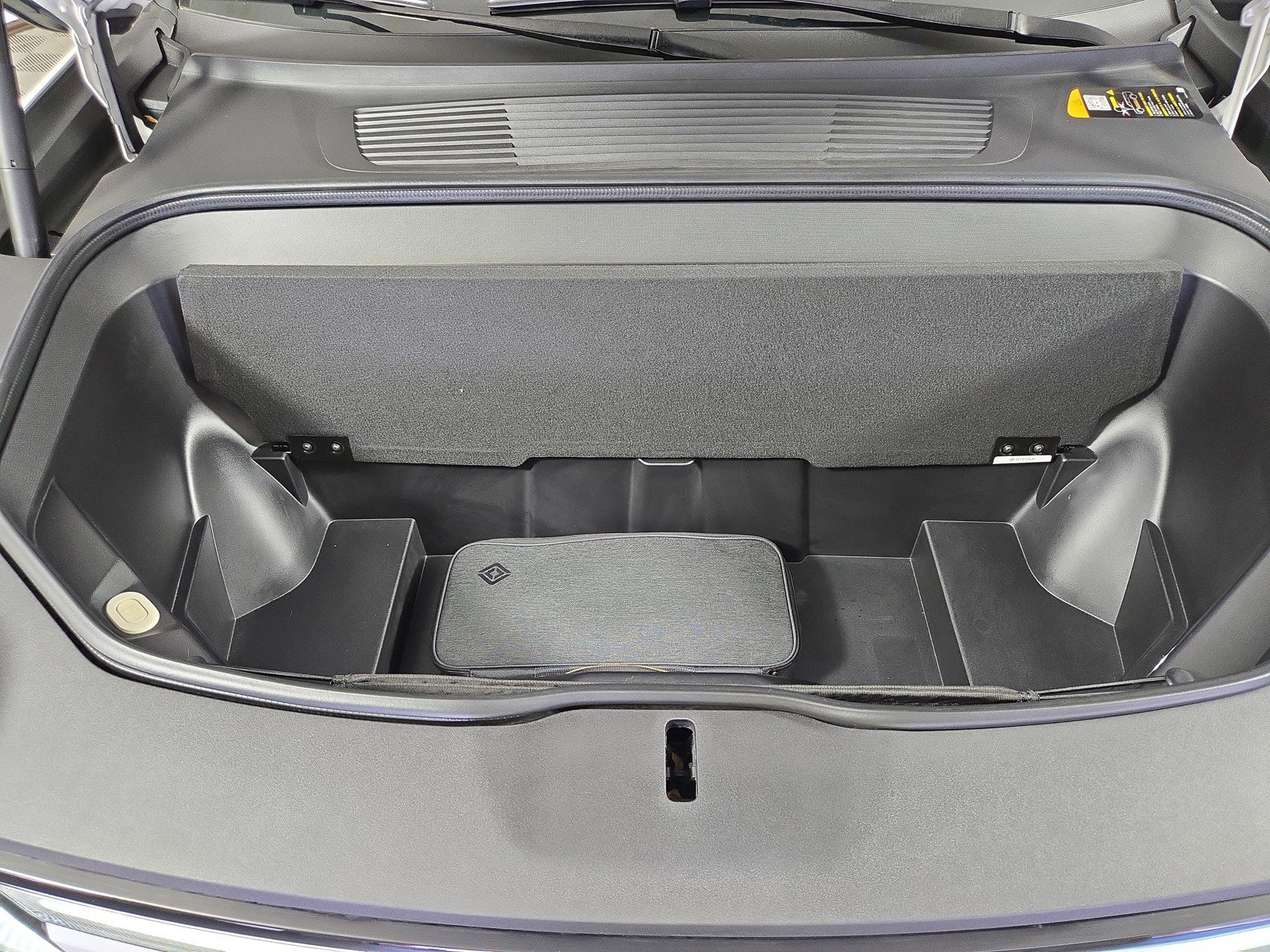 Used 2024 Rivian R1S Adventure AWD/4WD image 14