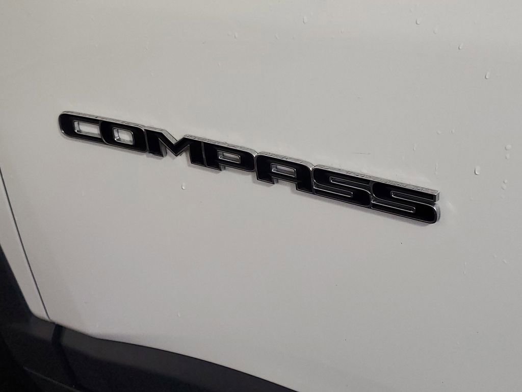 Used 2023 Jeep Compass Limited image 9