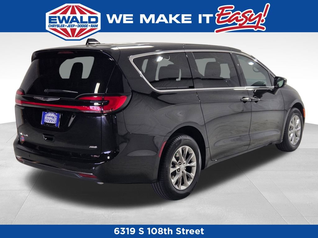 New 2026 Chrysler Pacifica Select image 3