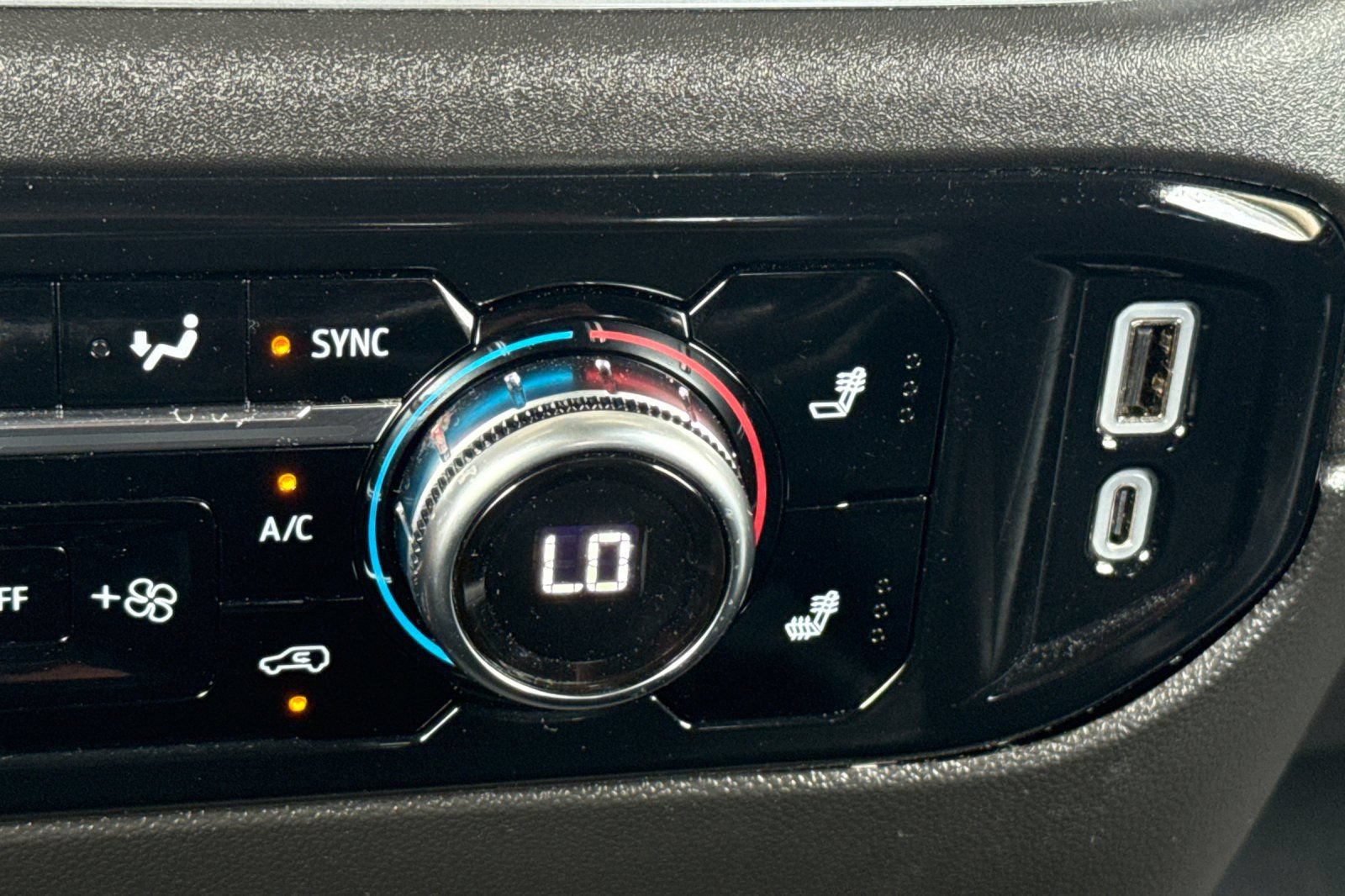 Used 2025 GMC Sierra 1500 SLT AWD/4WD image 28