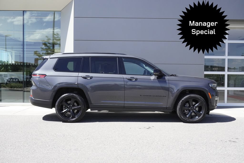 Used 2022 Jeep Grand Cherokee L Limited w/ Black Appearance Package AWD/4WD image 7