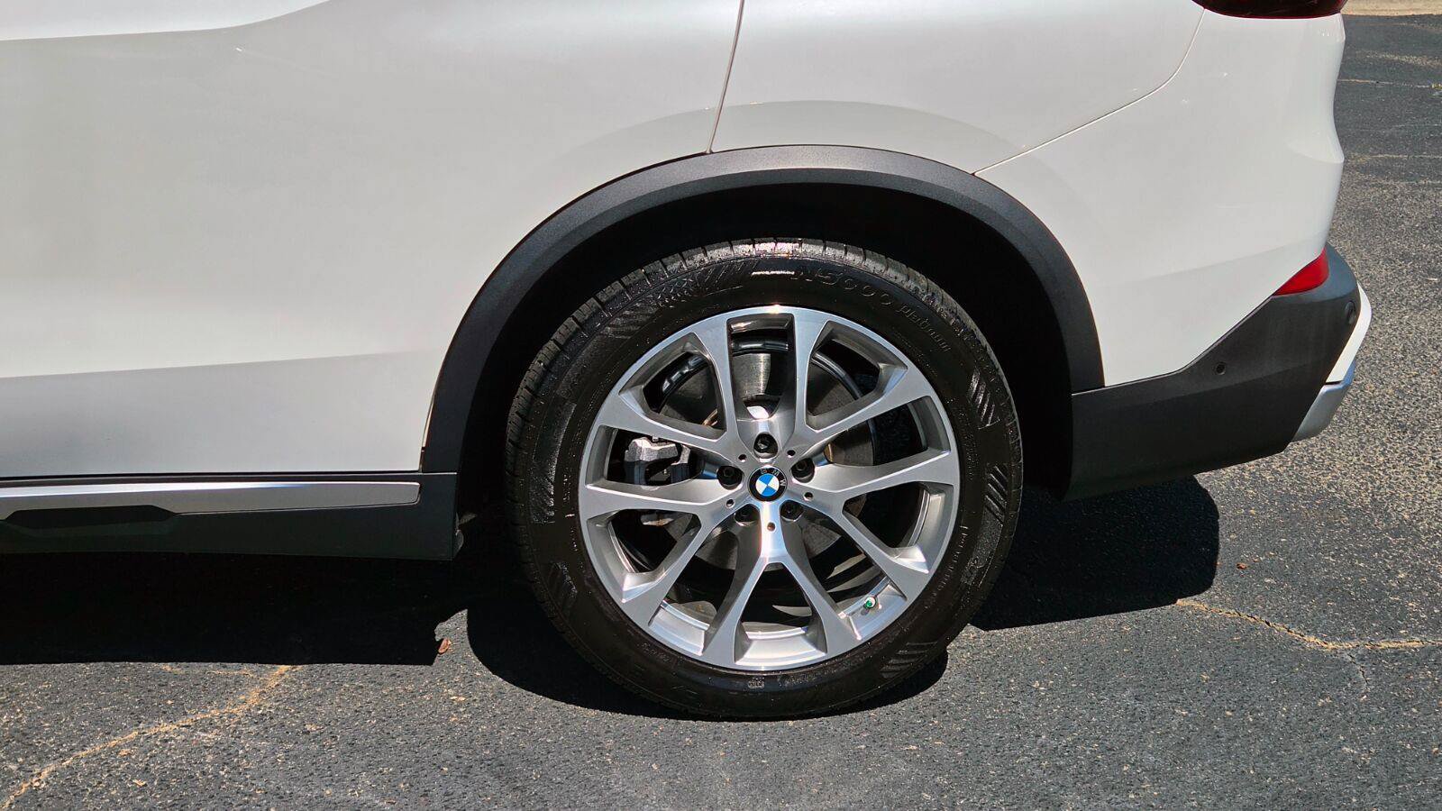 Used 2022 BMW X5 xDrive40i w/ Premium Package AWD/4WD image 14