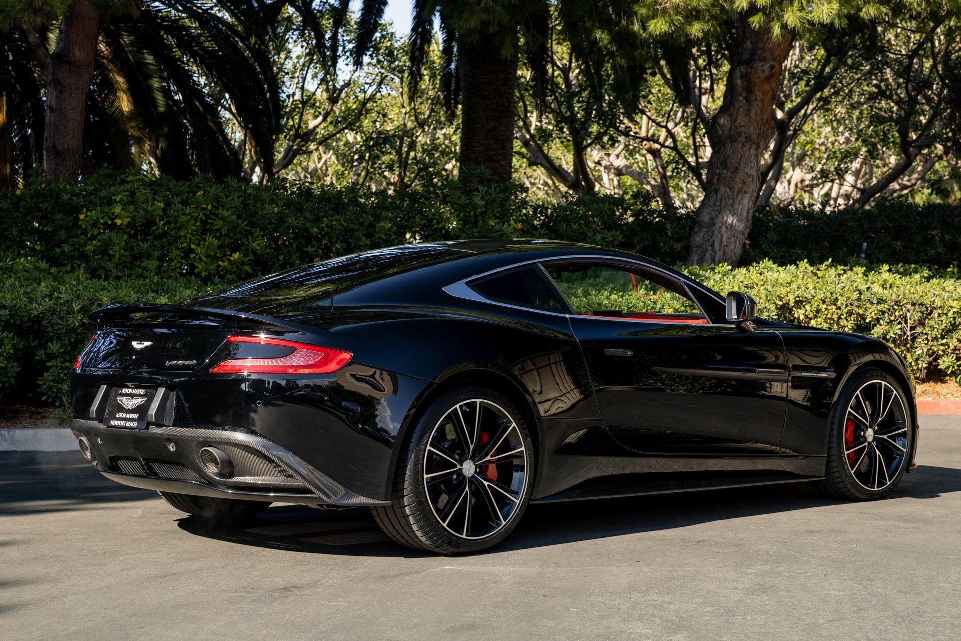 Used 2014 Aston Martin Vanquish Coupe image 3