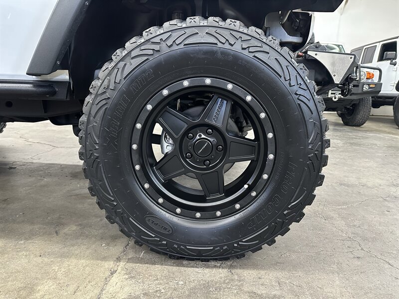 Used 2015 Jeep Wrangler Rubicon w/ Power Convenience Group AWD/4WD image 39