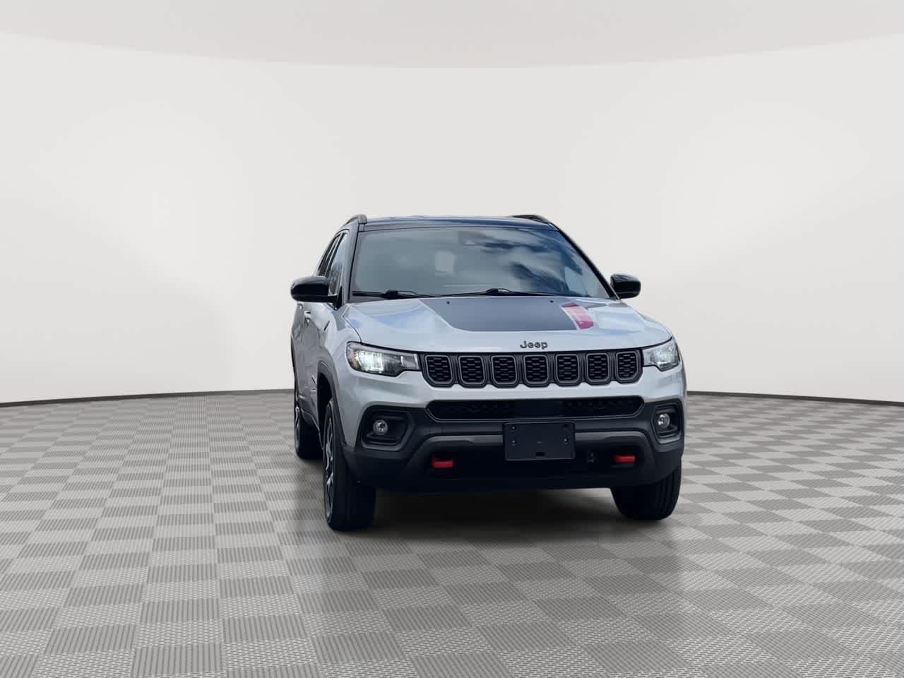 Used 2024 Jeep Compass Trailhawk AWD/4WD image 3