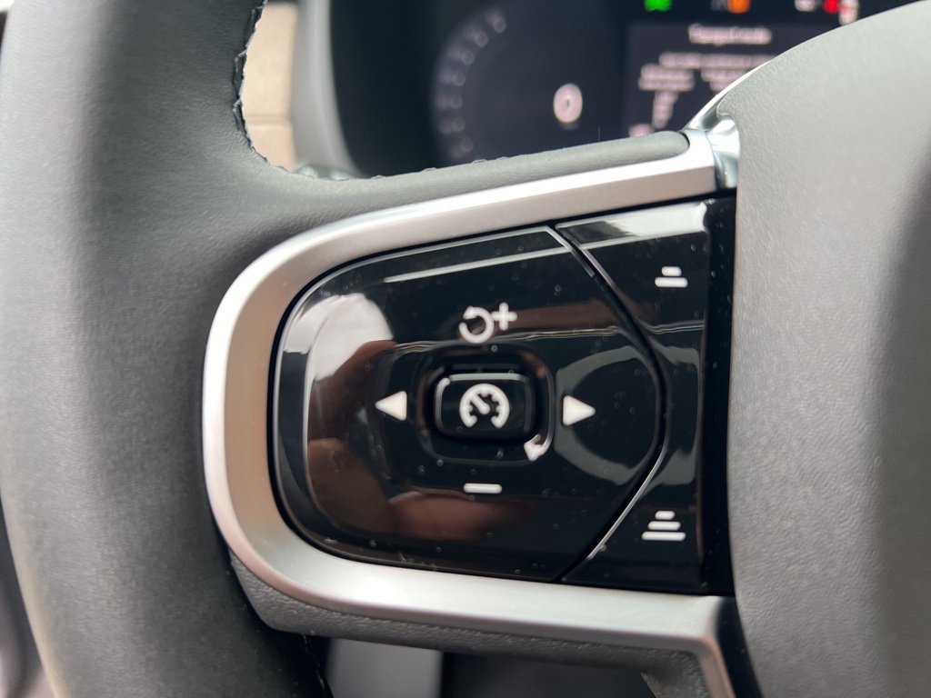 New 2026 Volvo XC90 B6 Plus w/ Protection Package Premier image 18