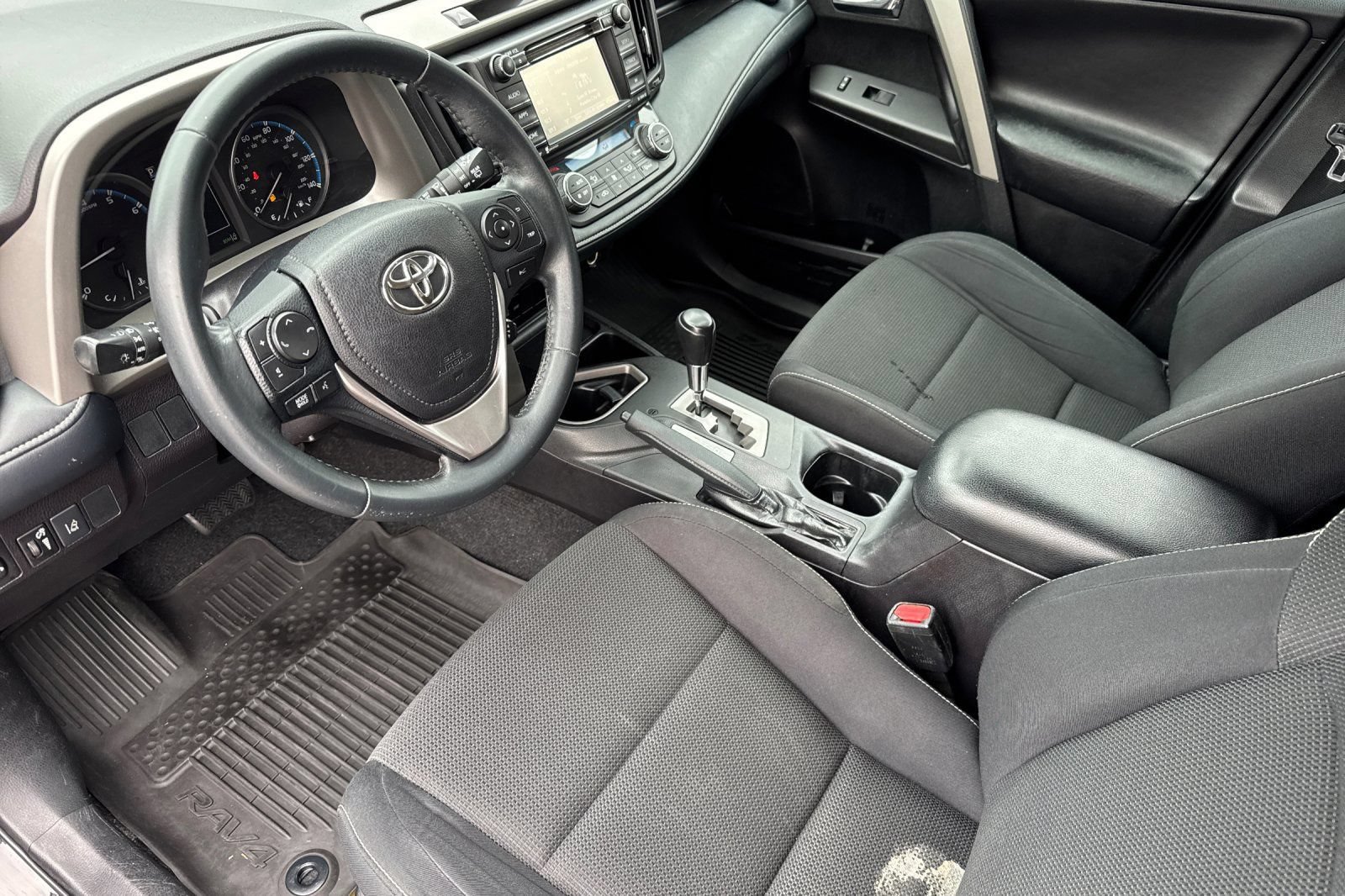 Used 2018 Toyota RAV4 XLE w/ Plus Extra Value Package FWD image 14