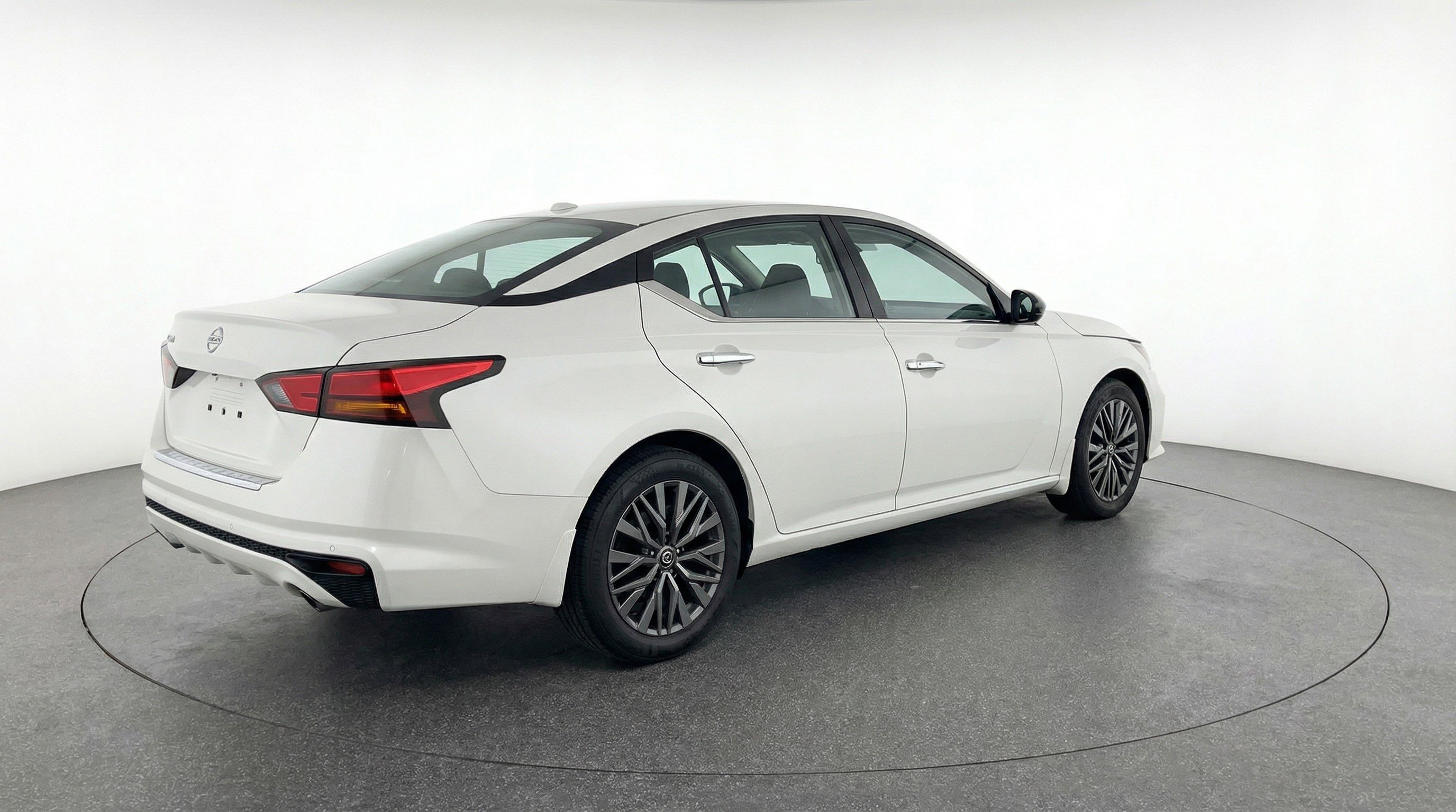 Used 2025 Nissan Altima 2.5 SV image 6