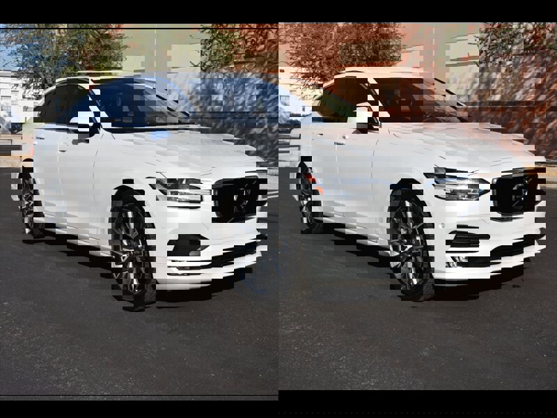 Used 2017 Volvo S90 T5 Momentum w/ Vision Package image 2