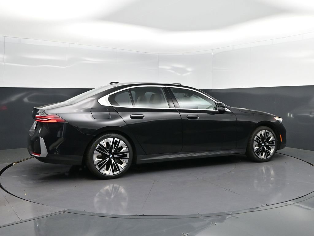 Certified 2025 BMW 530i image 8