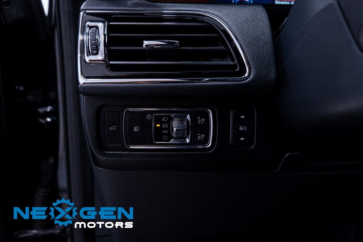 Used 2022 Lincoln Navigator Reserve image 19