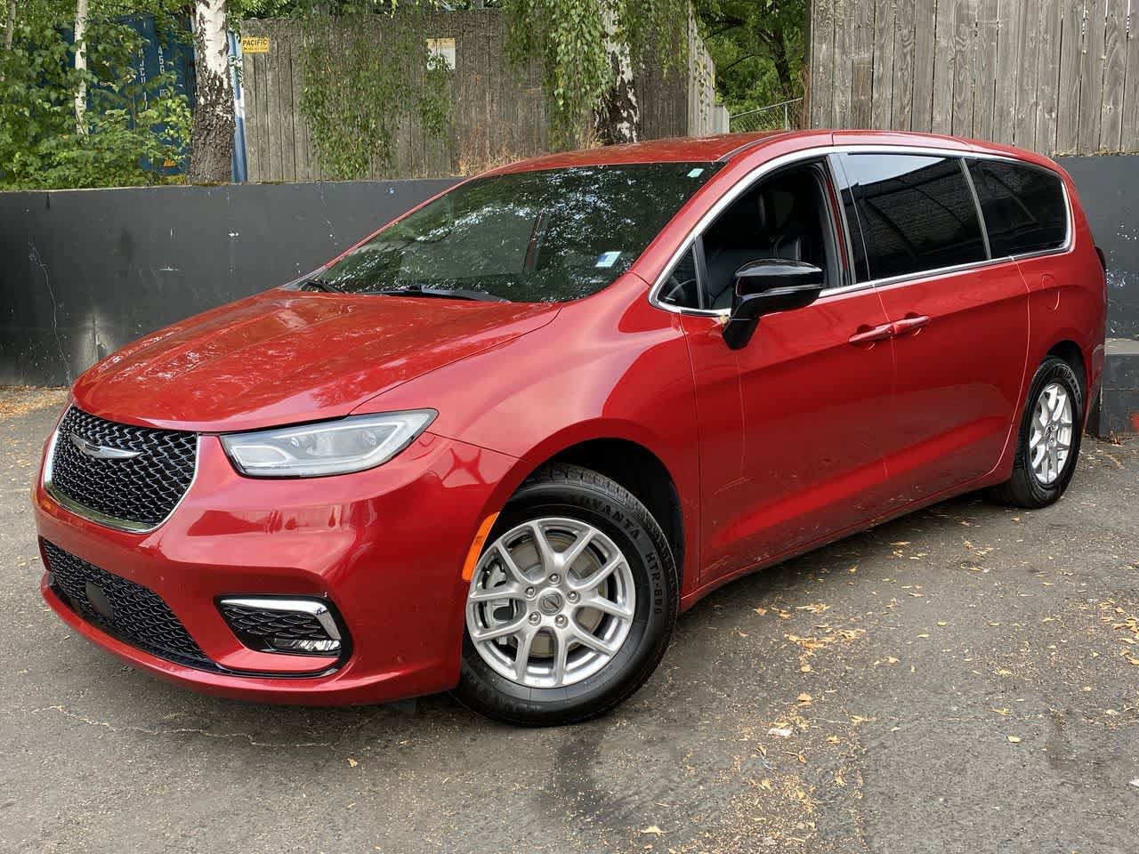 Used 2025 Chrysler Pacifica Select FWD image 1