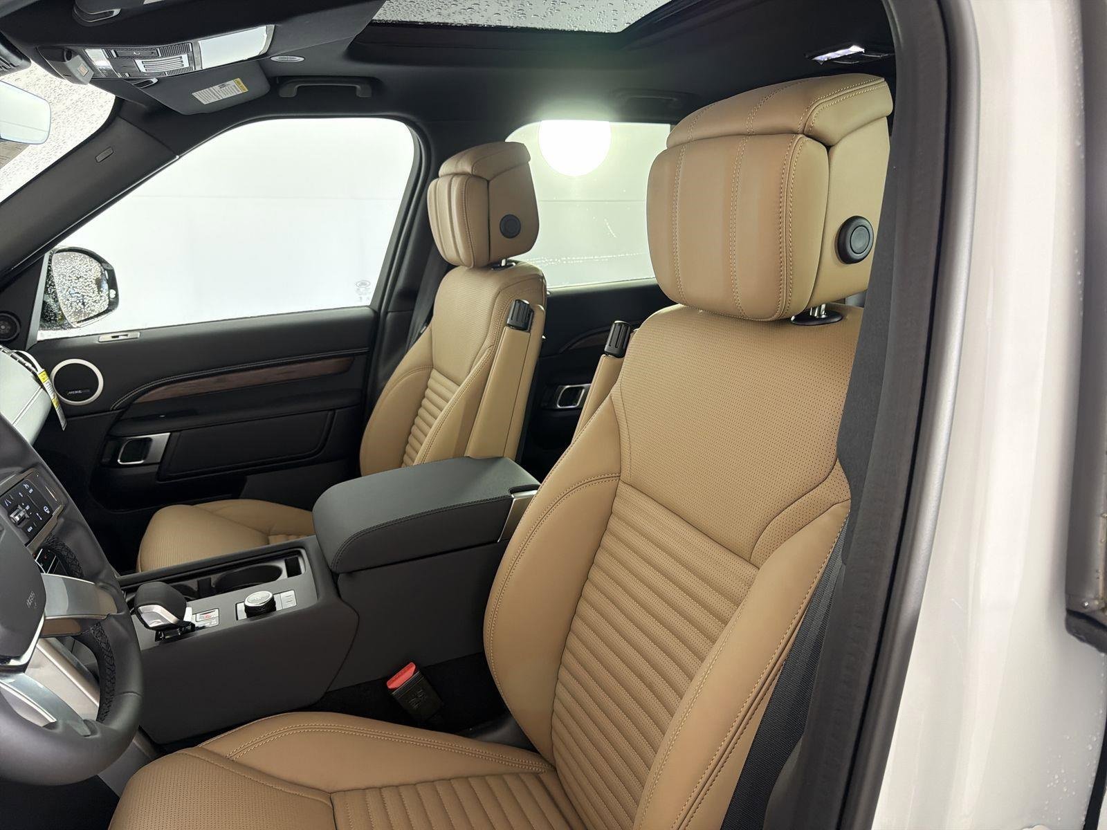 New 2026 Land Rover Discovery Dynamic SE image 25