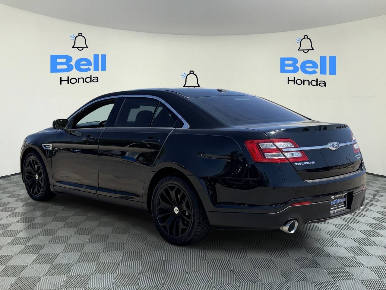 Used 2019 Ford Taurus Limited FWD image 3