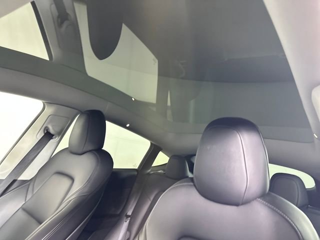 Used 2022 Tesla Model Y Long Range image 12