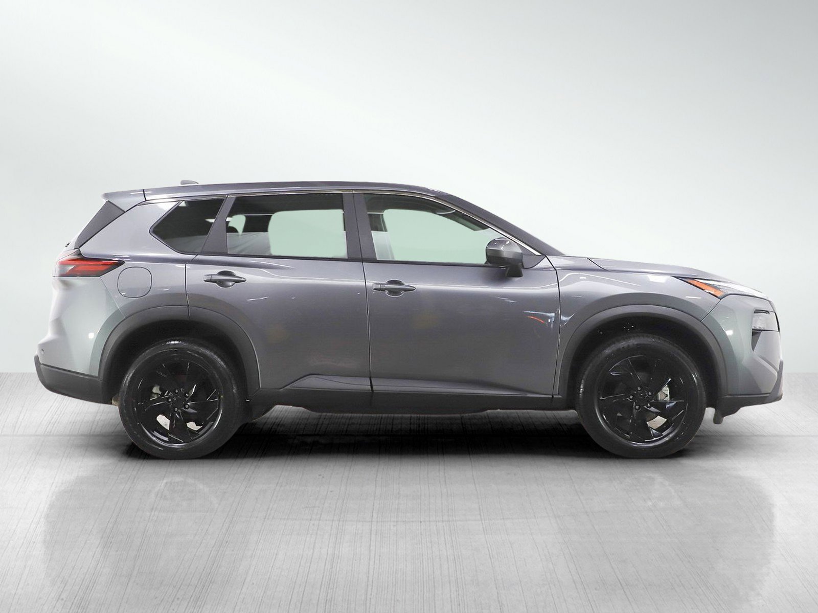 Used 2025 Nissan Rogue SV image 6