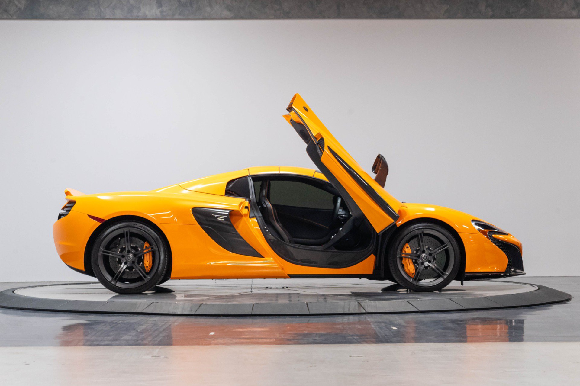 Used 2015 McLaren 650S Spider RWD image 26