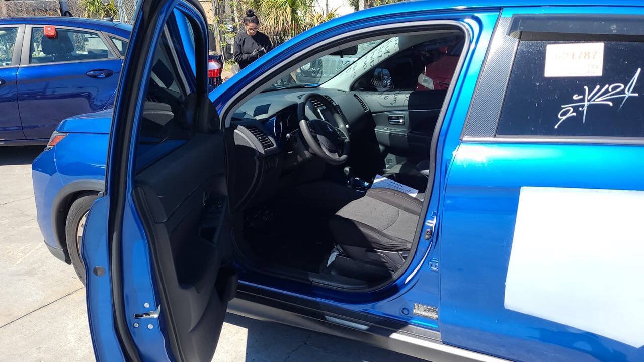 Used 2020 Mitsubishi Outlander Sport Black Edition FWD image 3