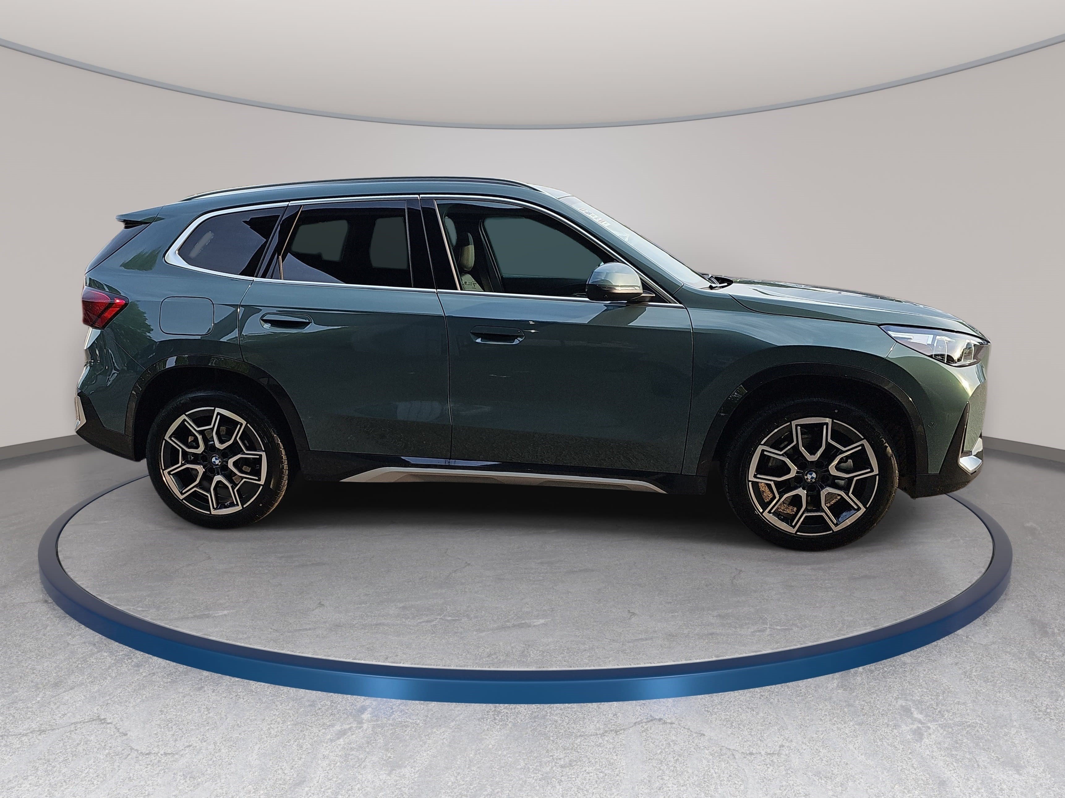 New 2026 BMW X1 xDrive28i w/ Technology Package AWD/4WD image 4