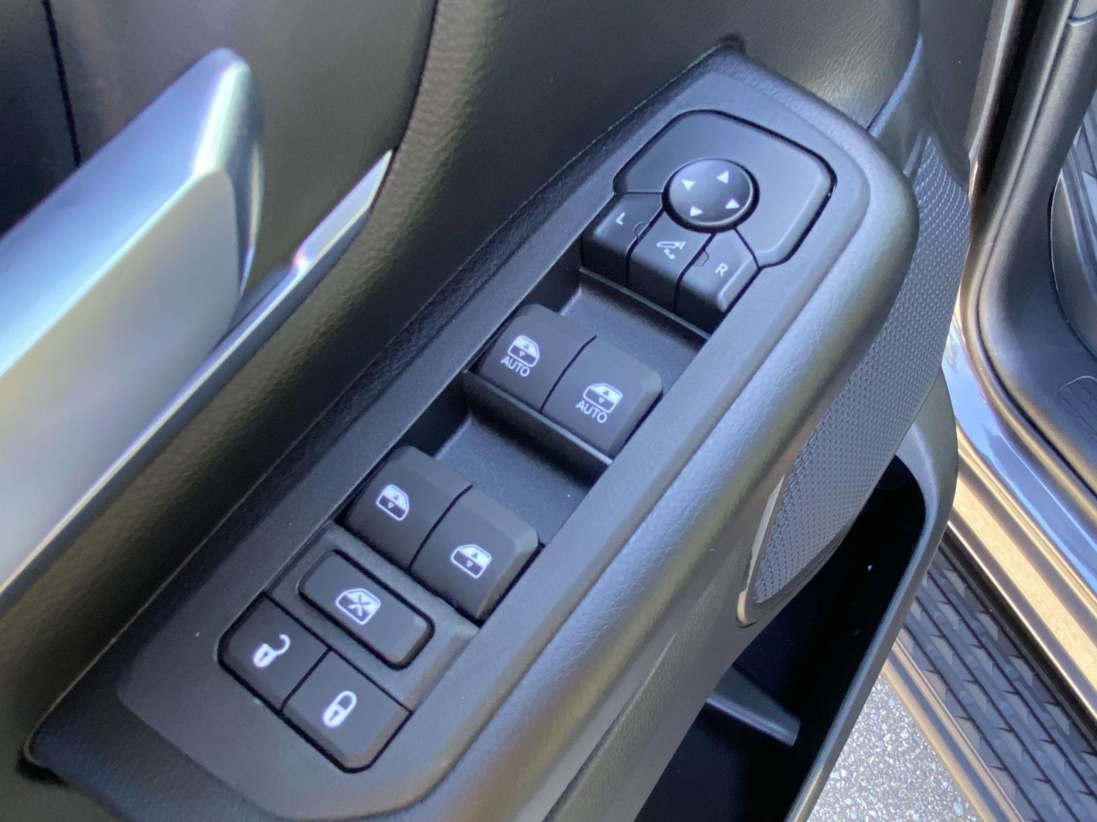 New 2026 RAM 1500 4x4 Crew Cab image 18