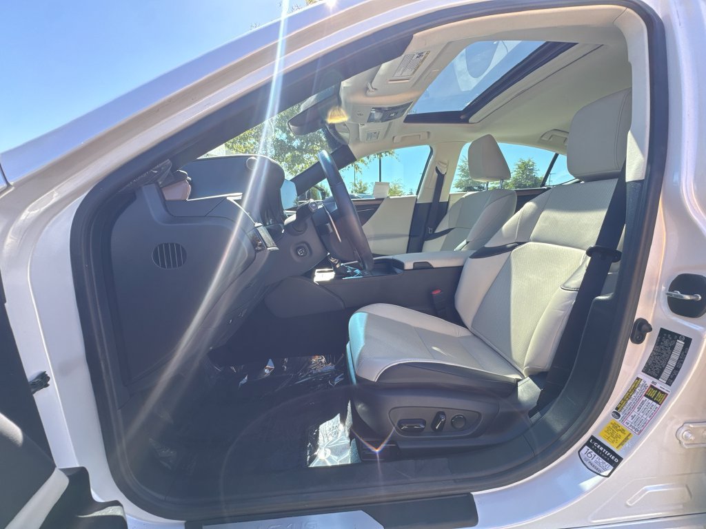 Used 2025 Lexus ES 300h w/ Premium Package FWD image 20
