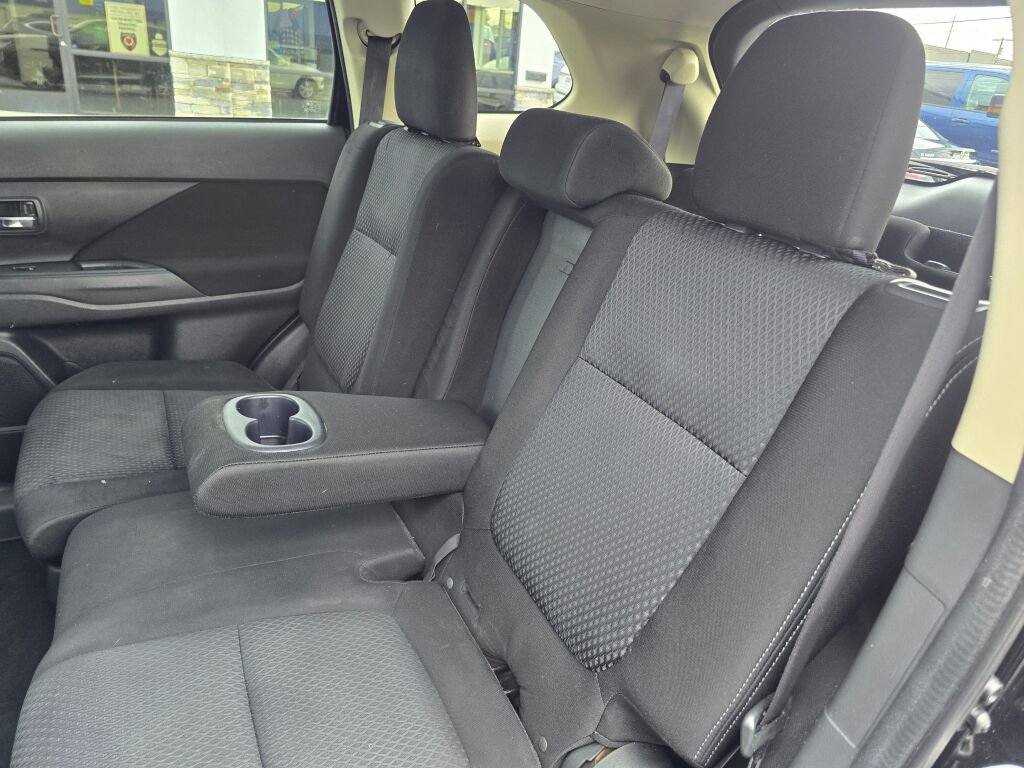 Used 2018 Mitsubishi Outlander ES image 19