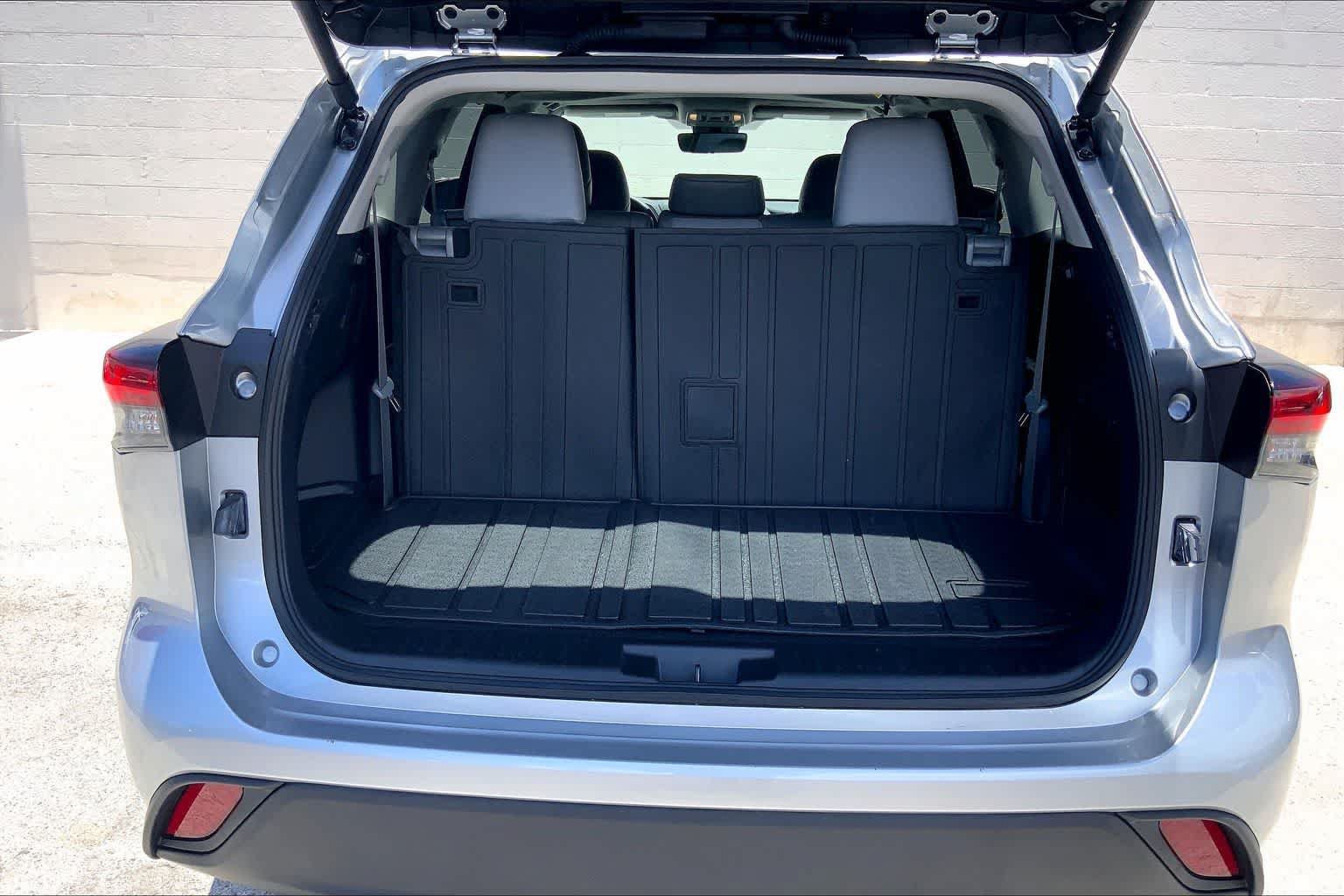 Used 2025 Toyota Highlander XLE AWD/4WD image 18