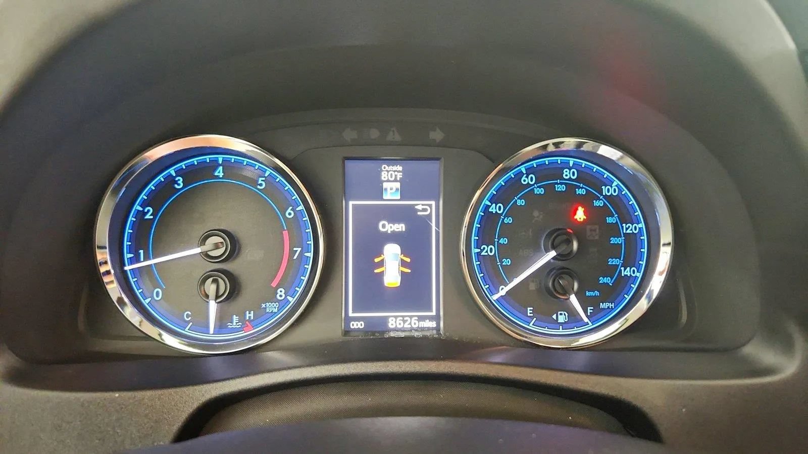 Used 2018 Toyota Corolla SE w/ SE Premium Package FWD image 17