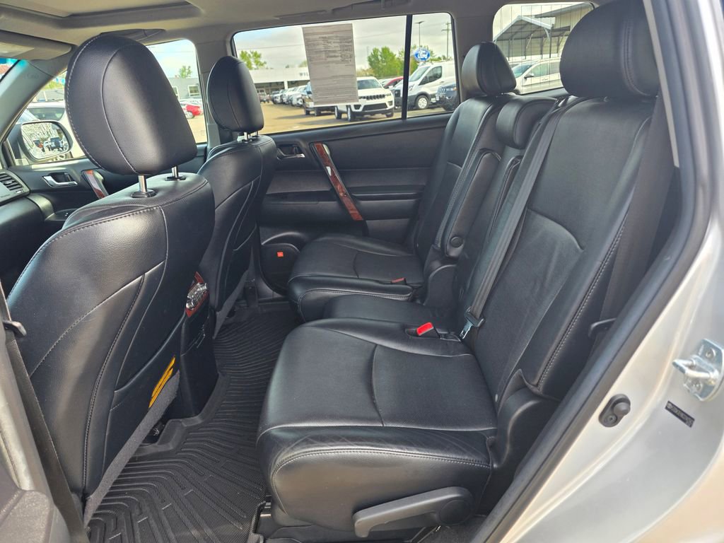 Used 2012 Toyota Highlander Limited w/ Tow Pkg image 11