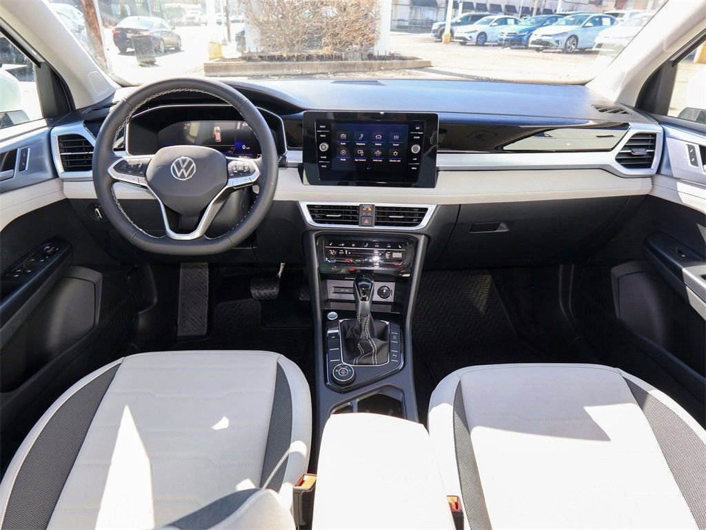 New 2026 Volkswagen Taos SE image 16