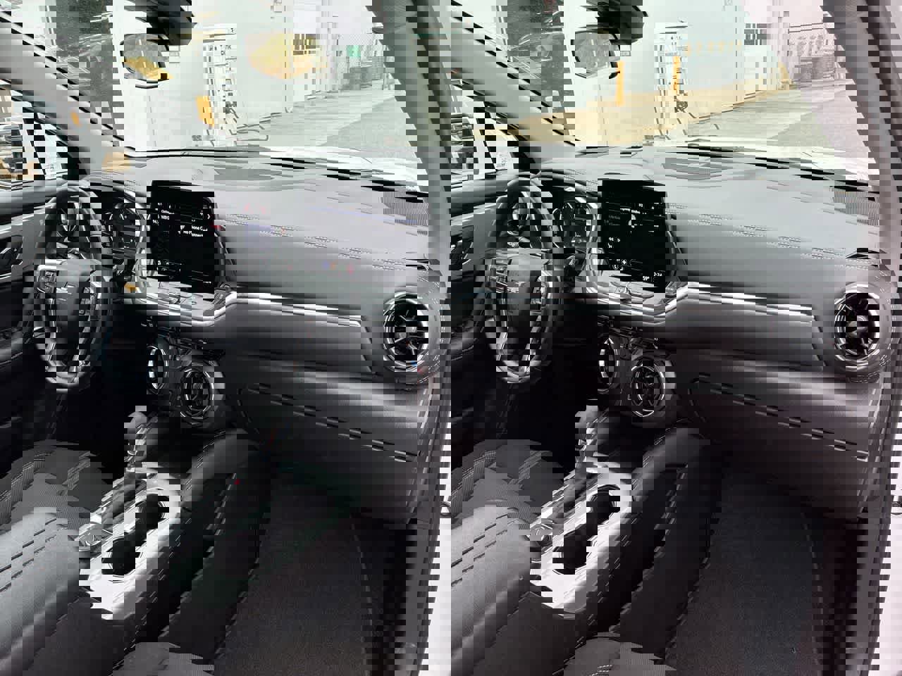 Used 2025 Chevrolet Blazer LT image 27