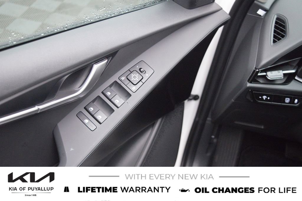 New 2026 Kia Niro LX FWD image 27