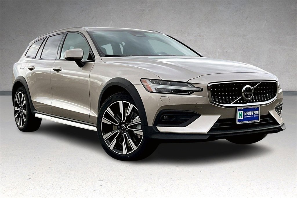New 2026 Volvo V60 B5 Cross Country Ultra w/ Climate Package image 2