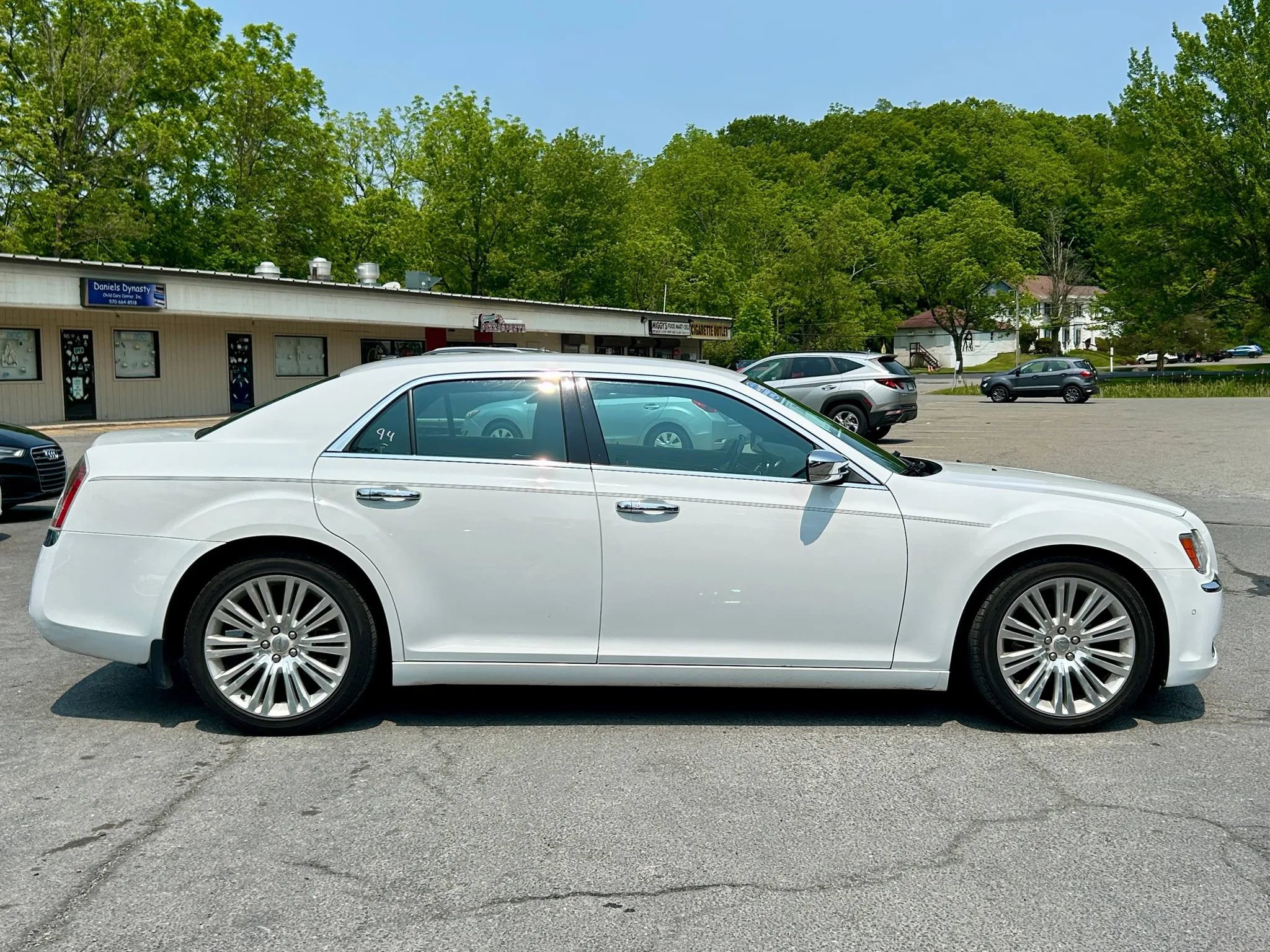 Used 2014 Chrysler 300 C w/ Light Group image 9