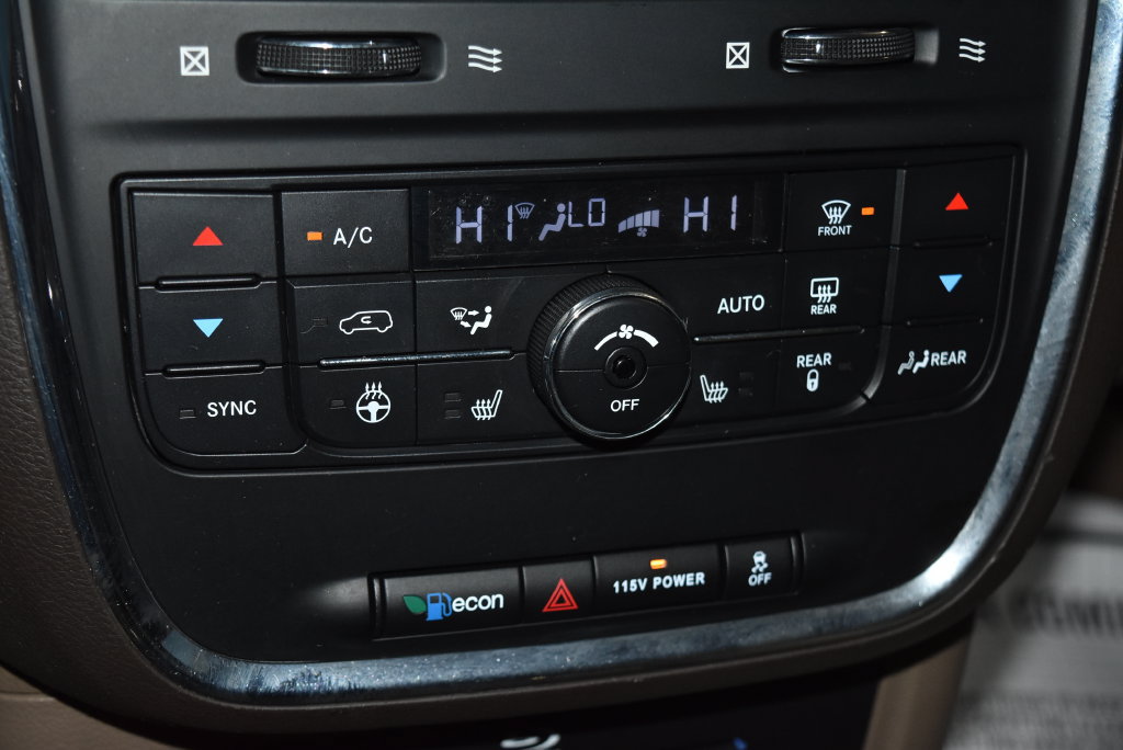 Used 2015 Chrysler Town & Country Touring-L w/ Driver Convenience Group FWD image 13