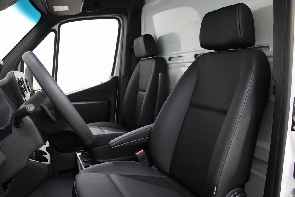 Used 2023 Mercedes-Benz Sprinter 3500 image 8