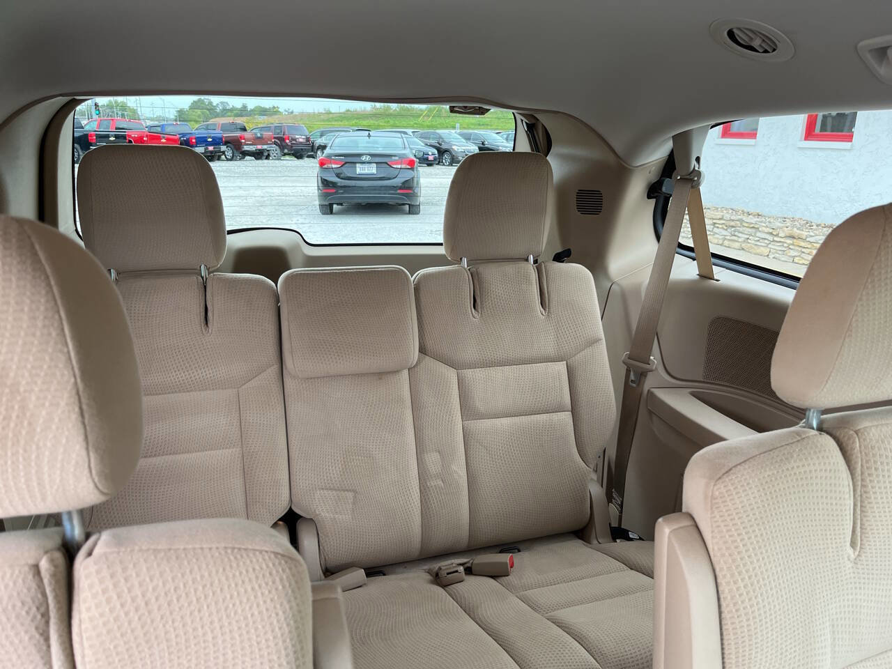Used 2015 Dodge Grand Caravan SXT w/ UConnect Hands-Free Group image 16