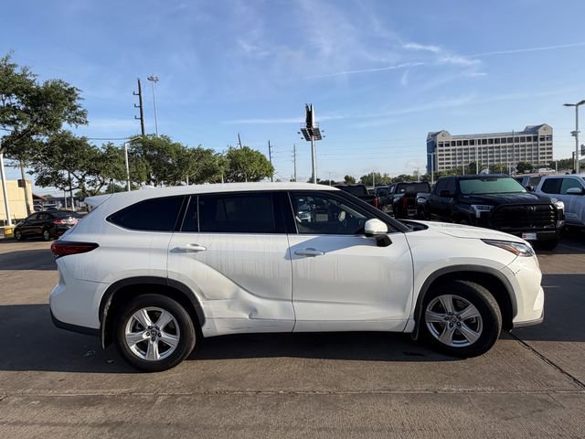 Used 2020 Toyota Highlander LE FWD image 4