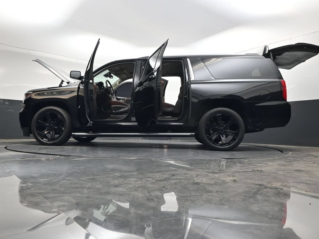 Used 2020 Chevrolet Suburban Premier AWD/4WD image 40