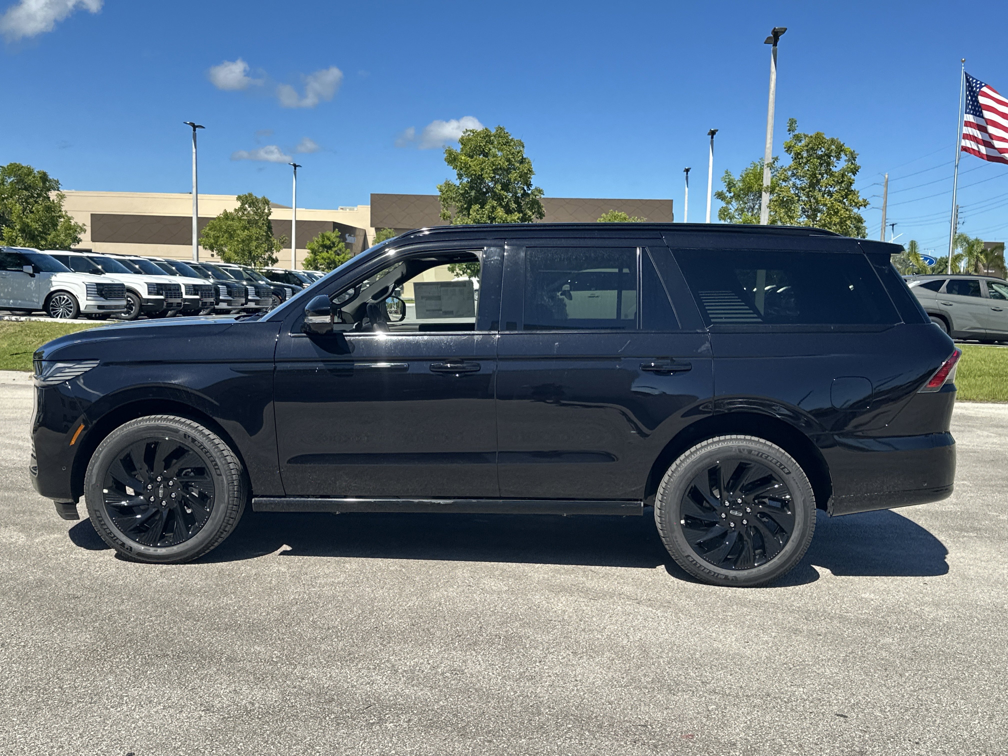 New 2025 Lincoln Navigator Reserve image 9