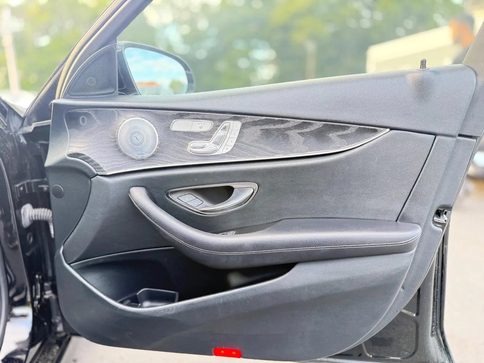 Used 2019 Mercedes-Benz E 300 4MATIC image 22
