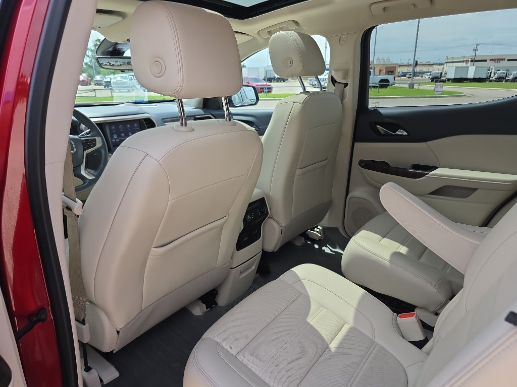 Used 2023 GMC Acadia Denali w/ Denali Technology Package FWD image 17