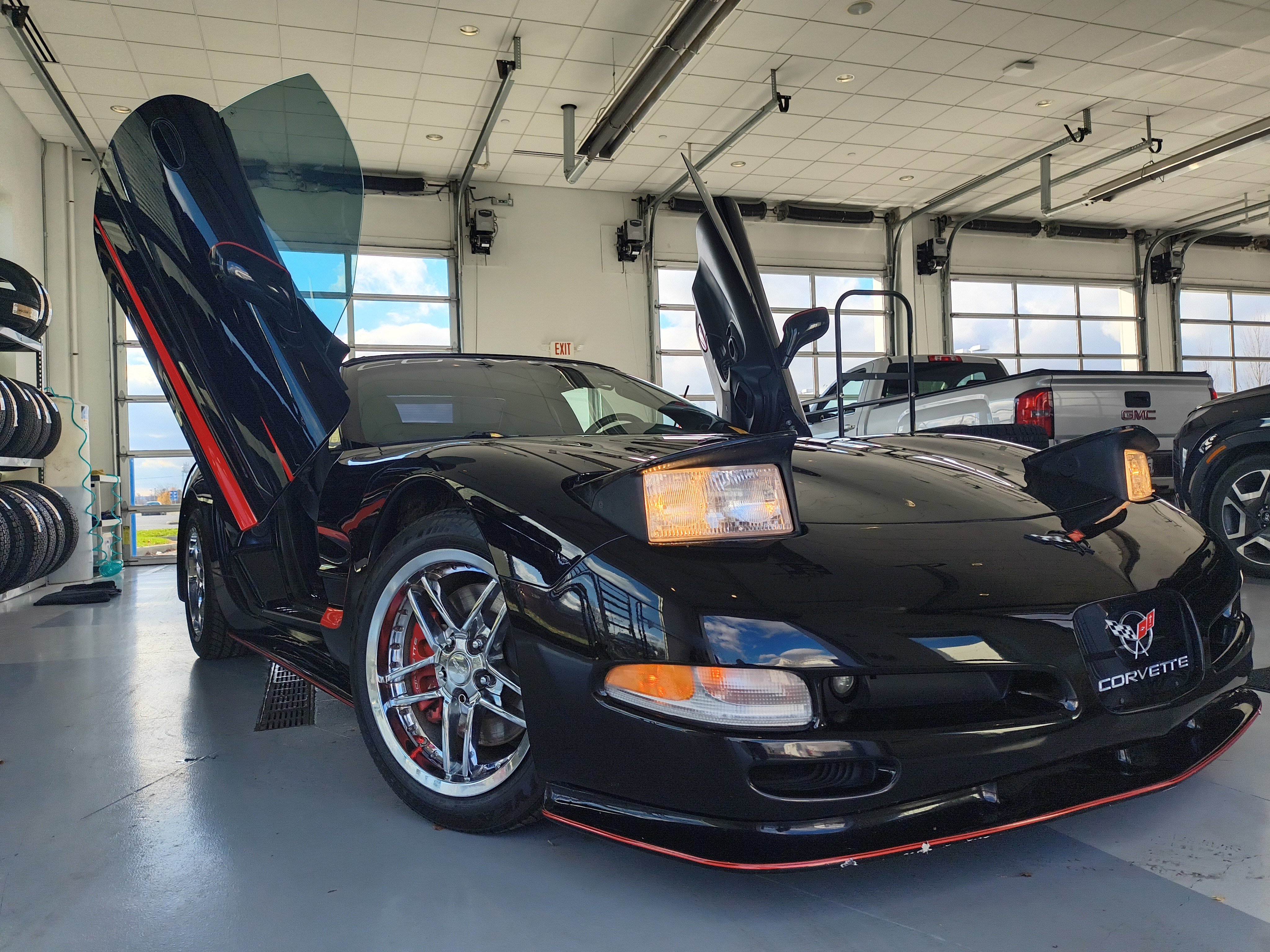 Used 2001 Chevrolet Corvette Convertible w/ Preferred Equipment Group2 image 23