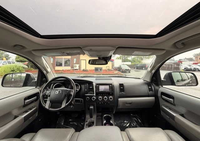 Used 2018 Toyota Sequoia Limited w/ Safety & Convenience Package AWD/4WD image 27
