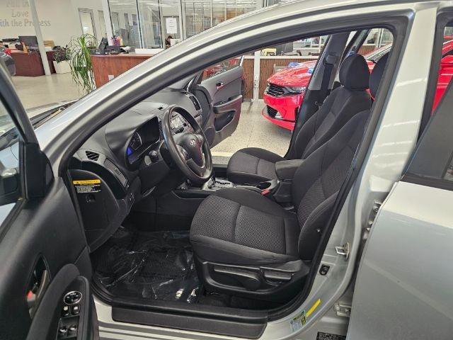 Used 2012 Hyundai Elantra w/ Preferred Pkg image 29