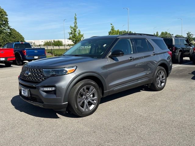 Used 2024 Ford Explorer XLT w/ Equipment Group 202A AWD/4WD image 1