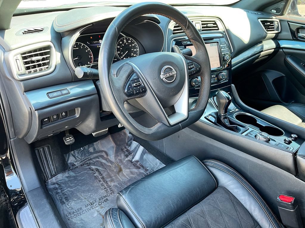 Used 2022 Nissan Maxima SR w/ Sport Mat Group FWD image 9